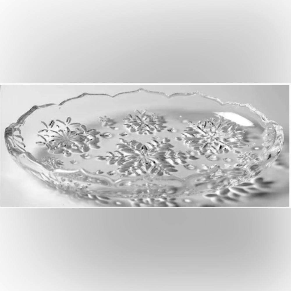 MIKASA 9"Crystal Snowflake Sweet Dish